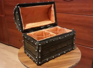 Ručně vyráběná truhlice s polstrováním na skleničky