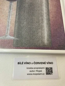 štítek kreseb propiskami by MOPSL, které jsou vystaveny ve zlínské vinárně. Včetně QR kódu