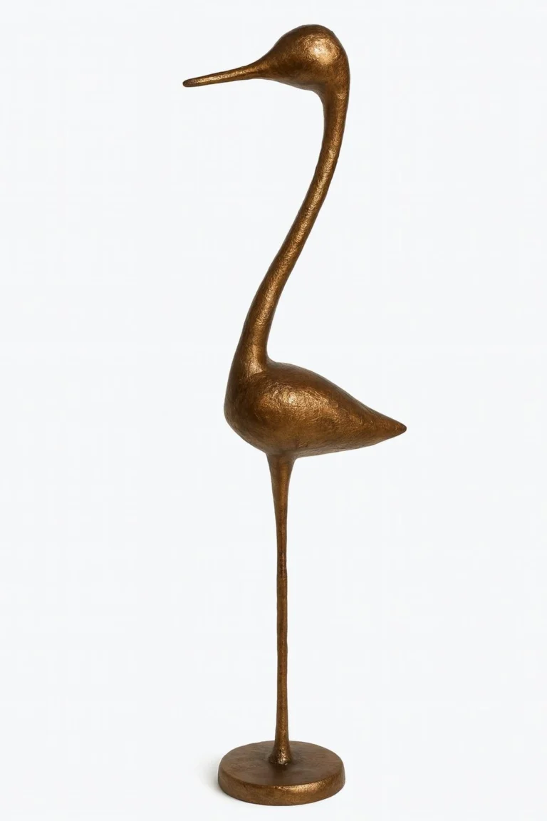 Milionářský pták – upcyklovaná socha ze starých letáků od umělce MOPSL, ruční akrylová bronzová patina