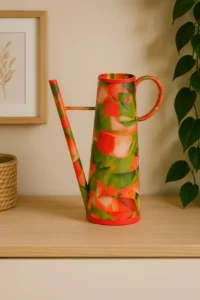 Dekorativní handmade konvička jako stylový doplněk moderního interiéru